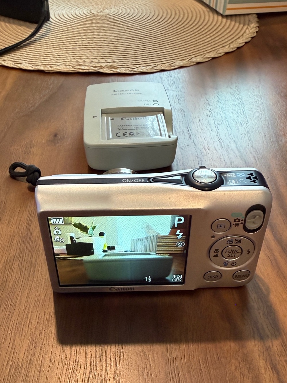 Canon ELPH SD1300 IS with Charger - Picture 3 of 10